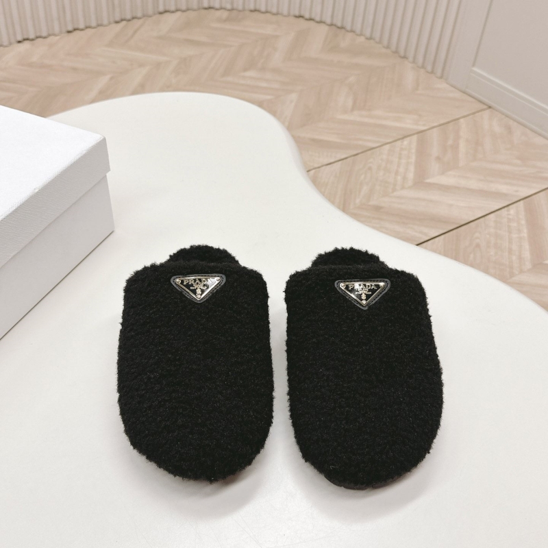 Pra*a slippers
